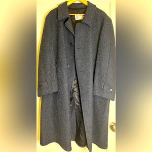 Vintage navy blue Darebridge 100% new wool (Aberdeen Scotland) tweed coat.